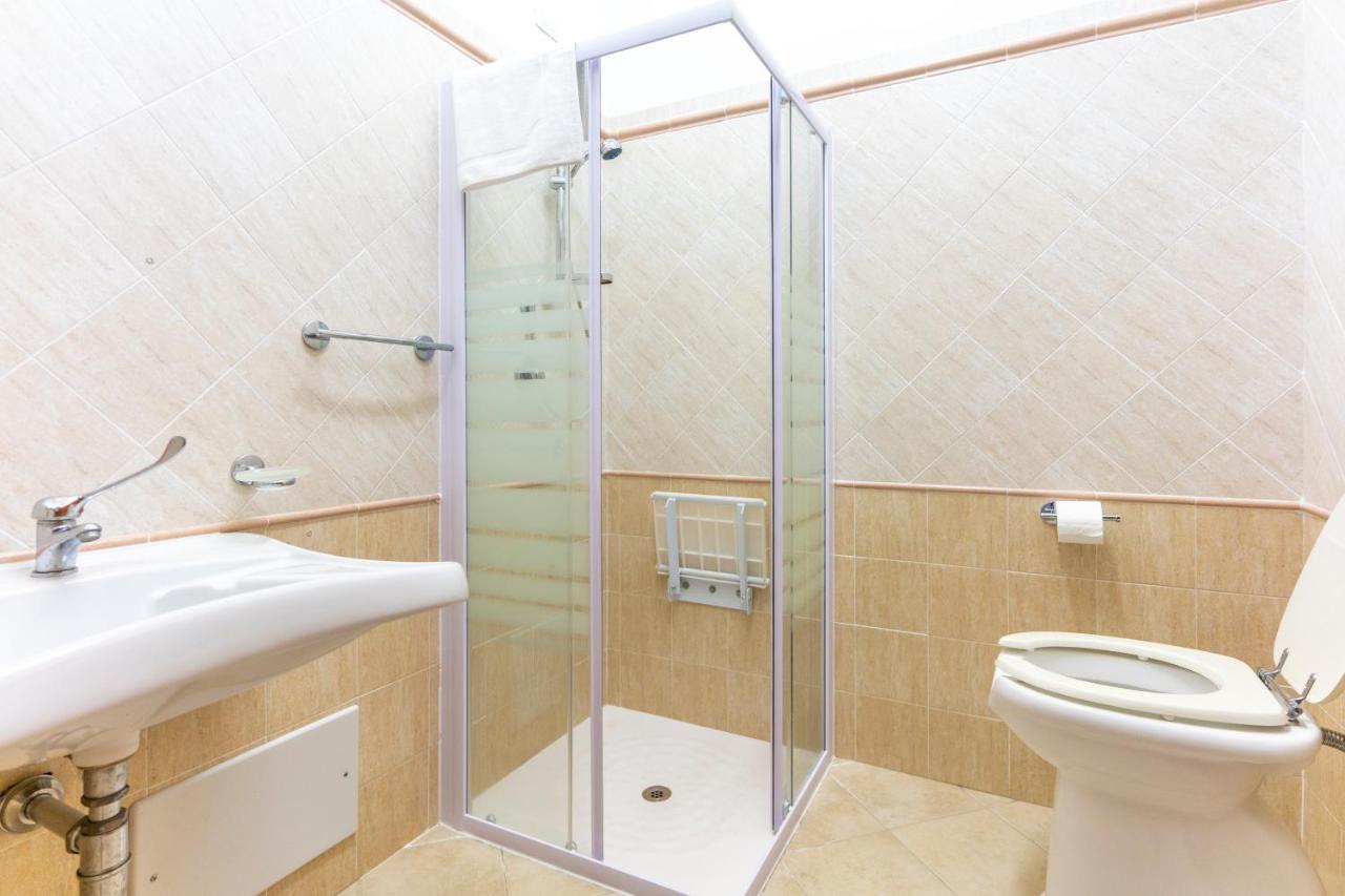 Hotel Dei Tacchi Osini Экстерьер фото